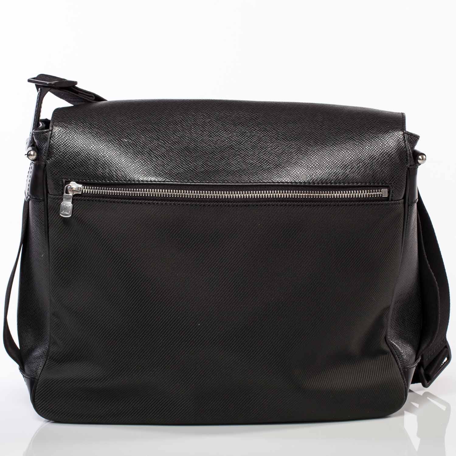 Louis Vuitton ヴィクトール　メッセンジャーバッグ　ボルドー LOUIS VUITTON Taiga Viktor Messenger Bag 35881 | FASHIONPHILE