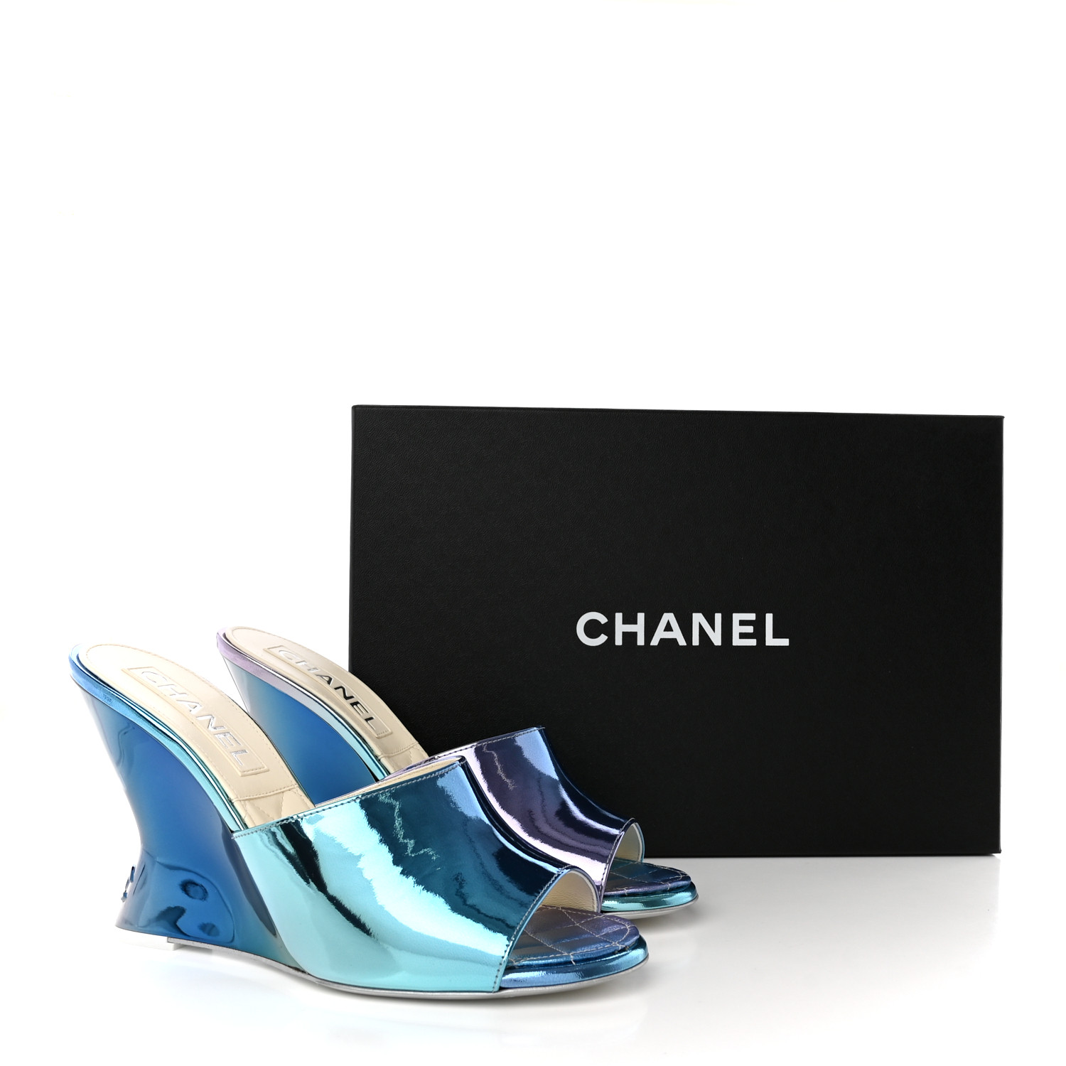 CHANEL オレンジネイビーハイヒール Treasures of NYC - Chanel Orange Logo Heels