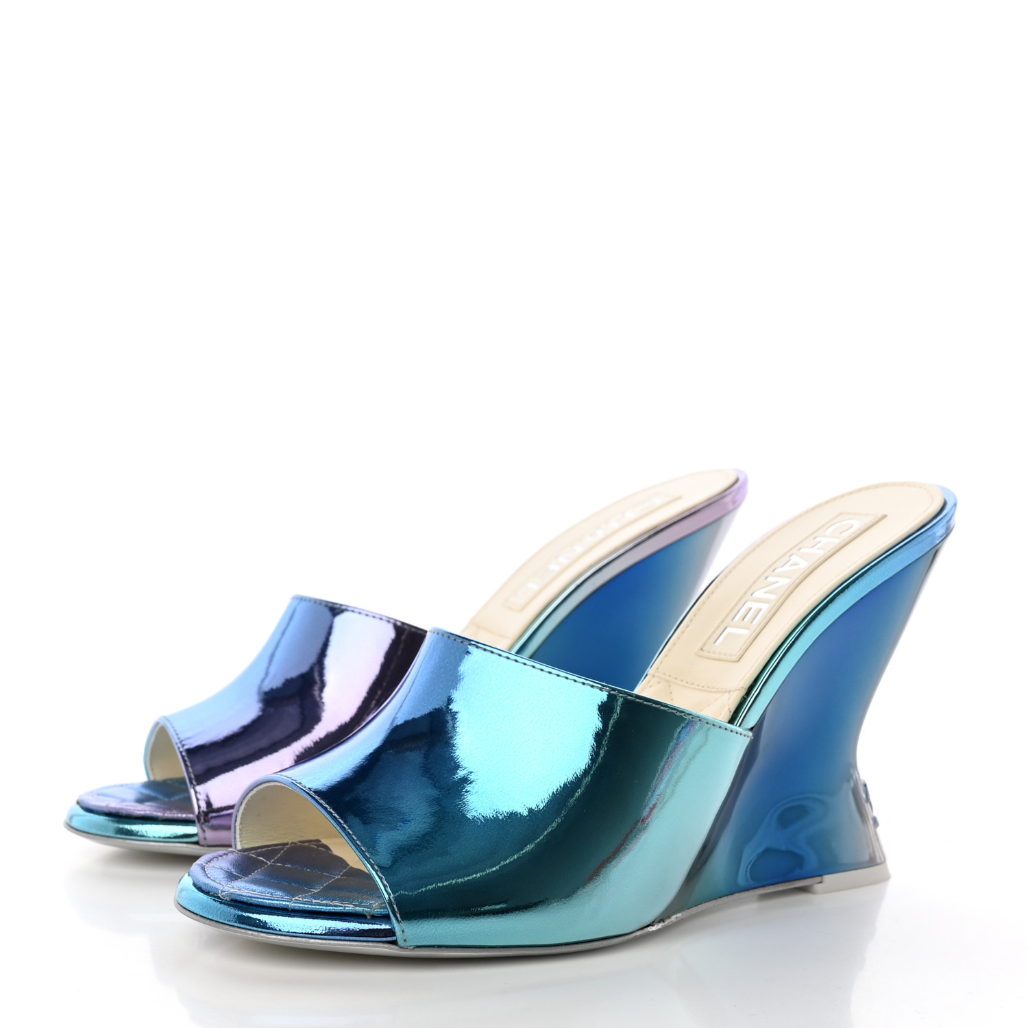 CHANEL オレンジネイビーハイヒール Treasures of NYC - Chanel Orange Logo Heels