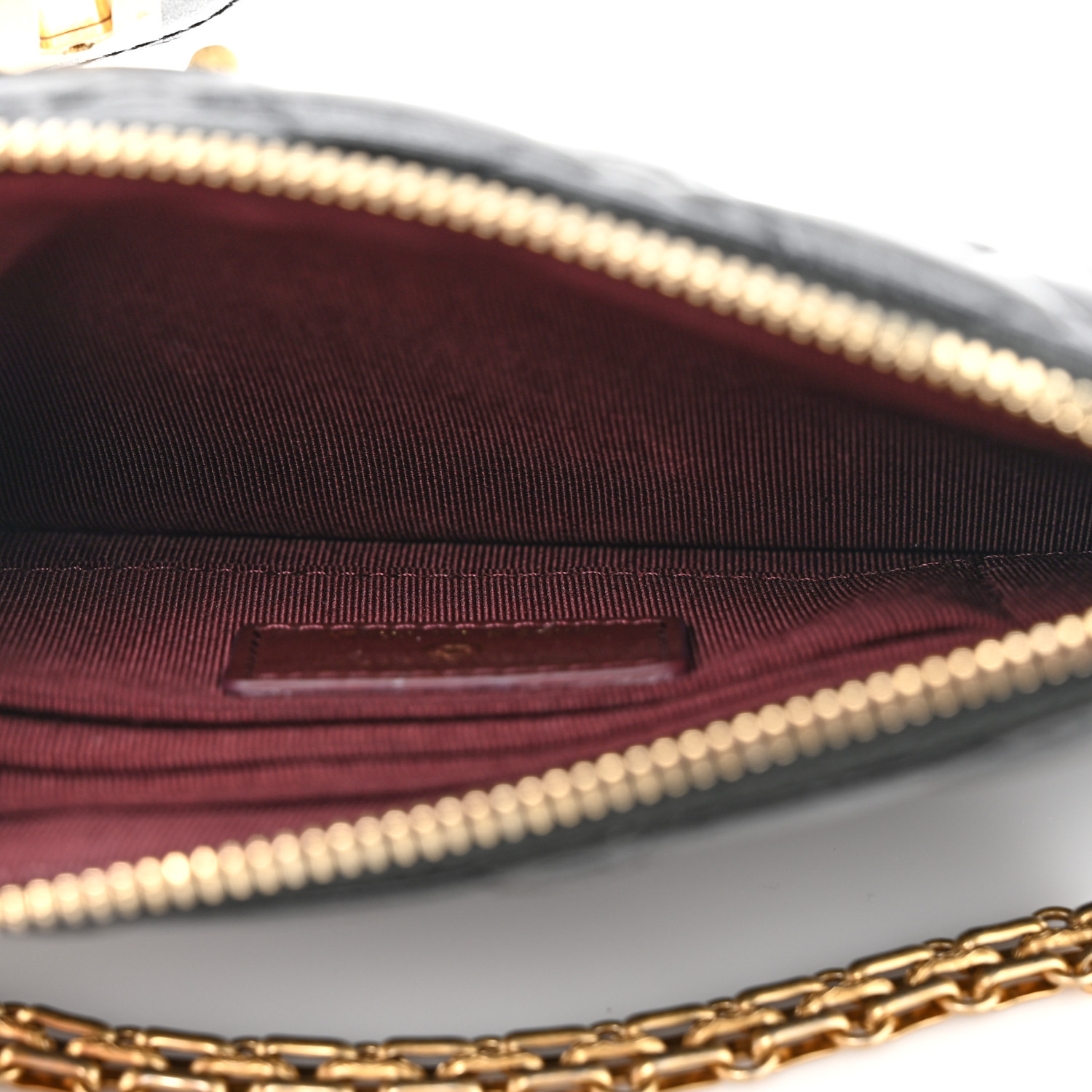 CHANEL トラベルシリーズ CHANEL Aged Calfskin Quilted Reissue Phone Holder With Chain