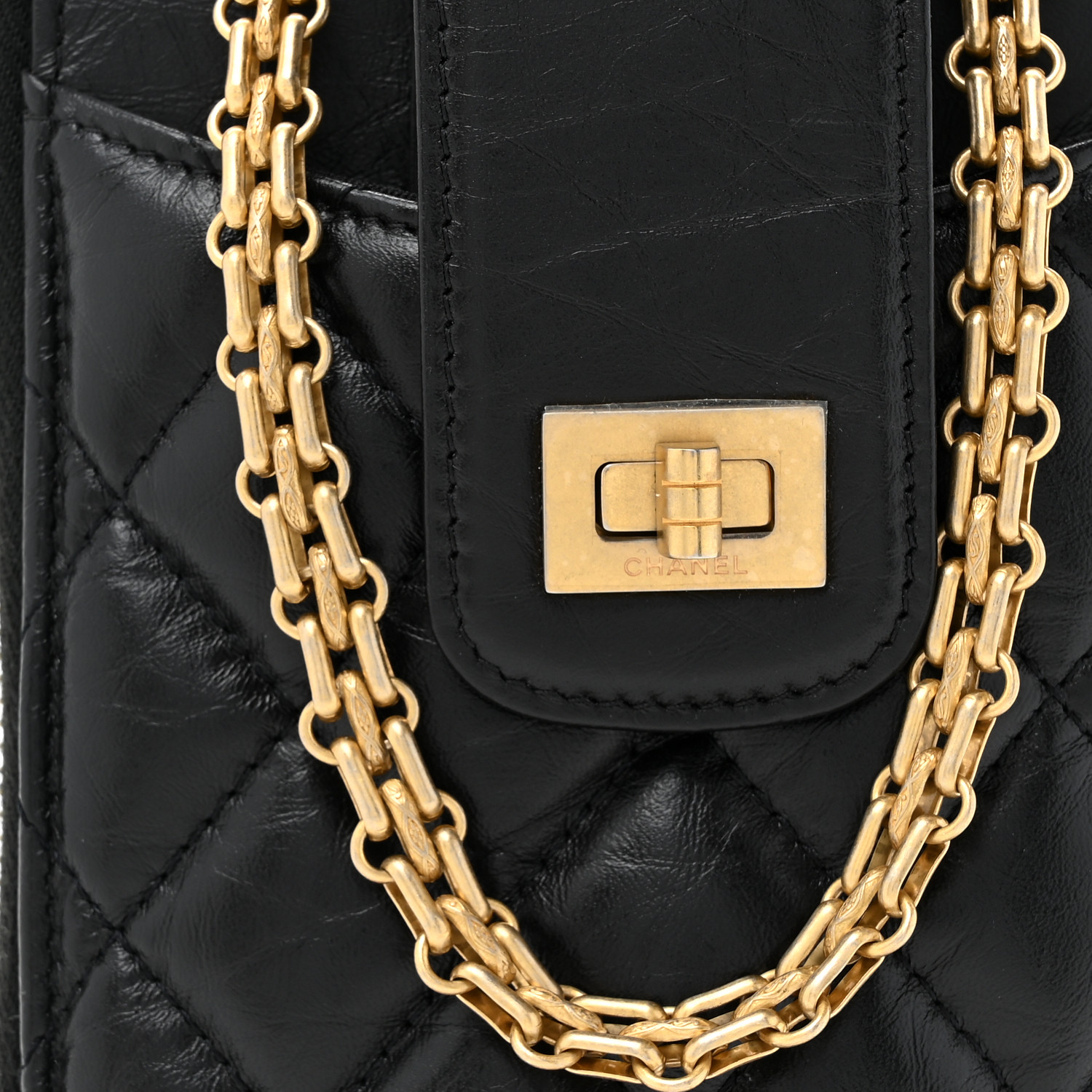 CHANEL トラベルシリーズ CHANEL Aged Calfskin Quilted Reissue Phone Holder With Chain