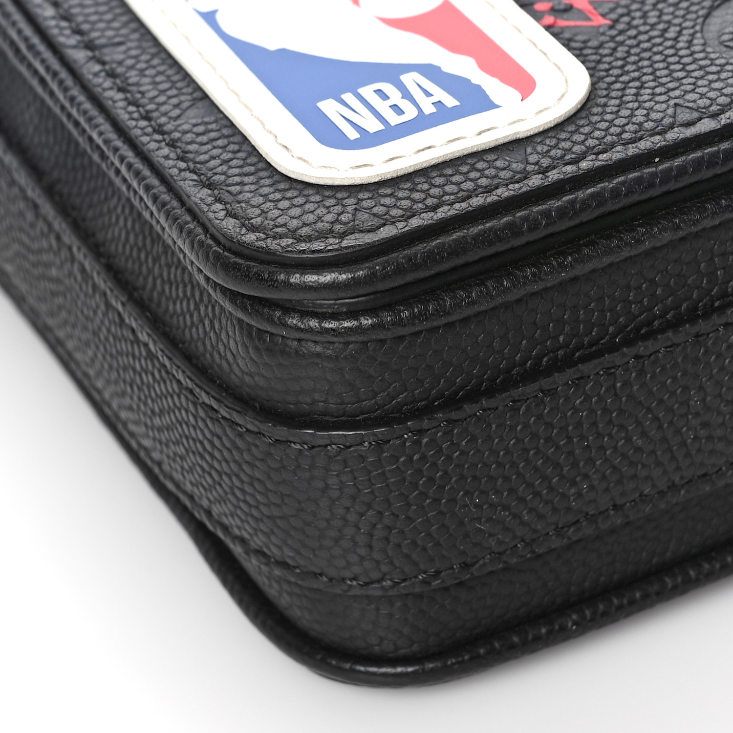 コラボ◆送料込【Louis Vuitton x NBA】Studio Messenger Black 26613037_56235743_600.jpg