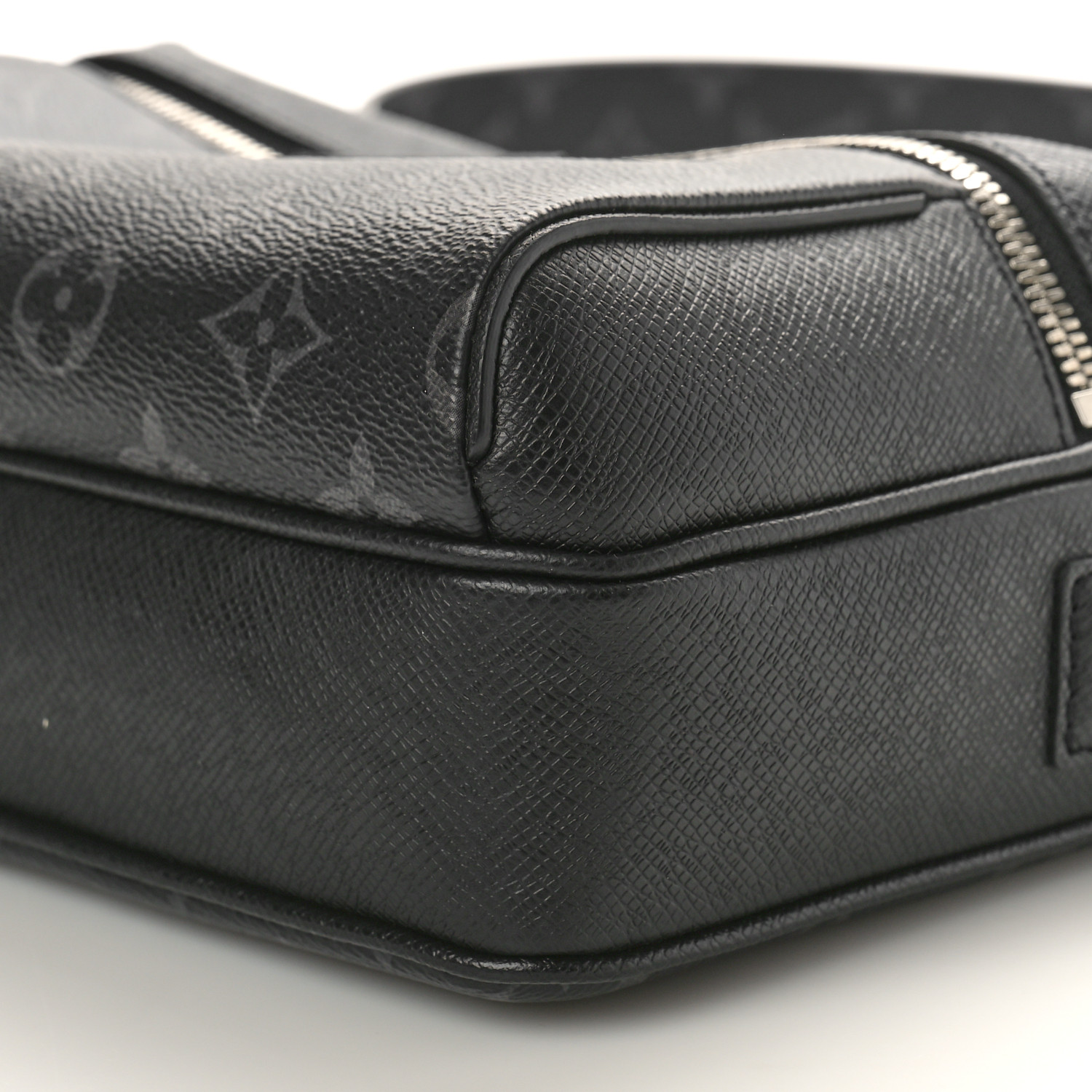 Louis Vuitton Black/Green Taiga Leather Viktor Messenger Bag