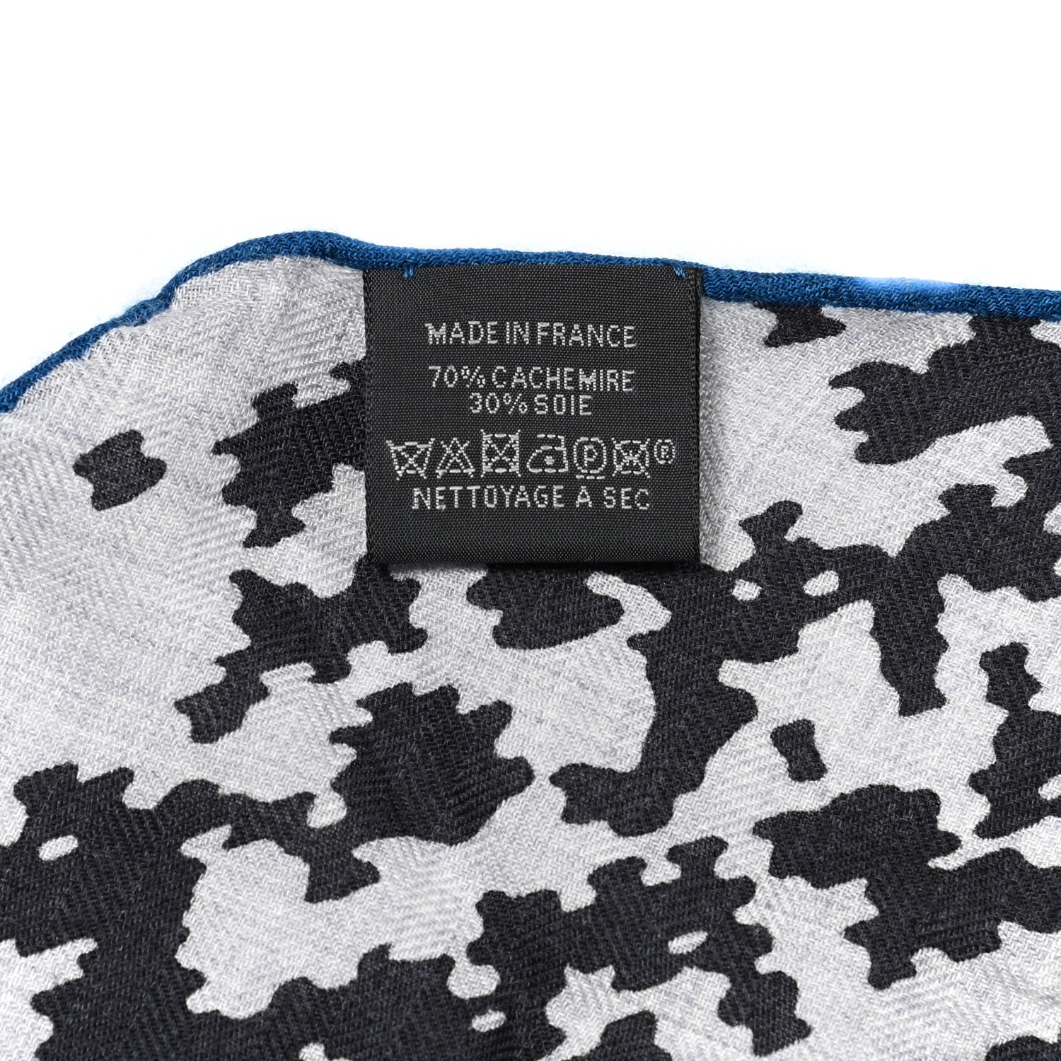 HERMES Cashmere Silk Maillon Effervescent Losange Scarf GM