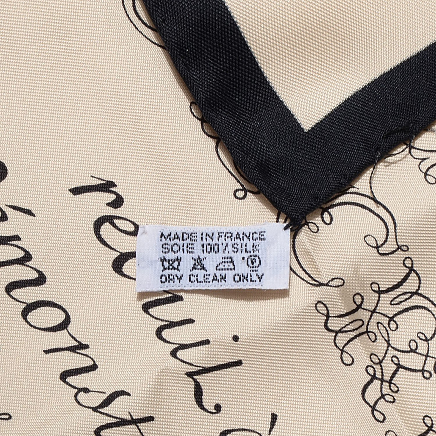 HERMÈS L'ART D'ÉCRIRE スカーフ HERMES Silk L'Art D'Ecrire Scarf 90 99442 | FASHIONPHILE