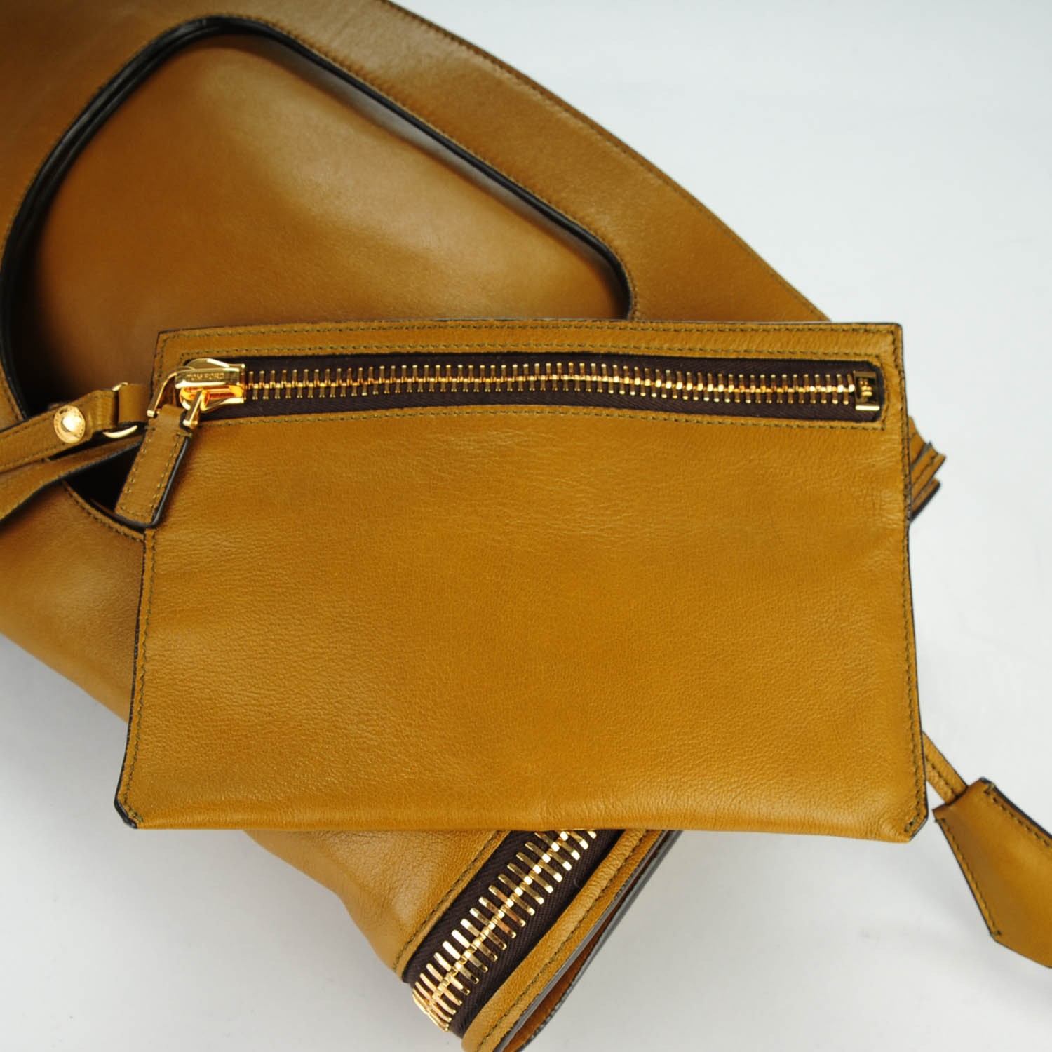 ショルダーバッグ TOM FORD Men Shoulder bag Olive H0585LCL376G 1E036 Tom Ford Outlet: Shoulder bag men - Olive | Tom Ford
