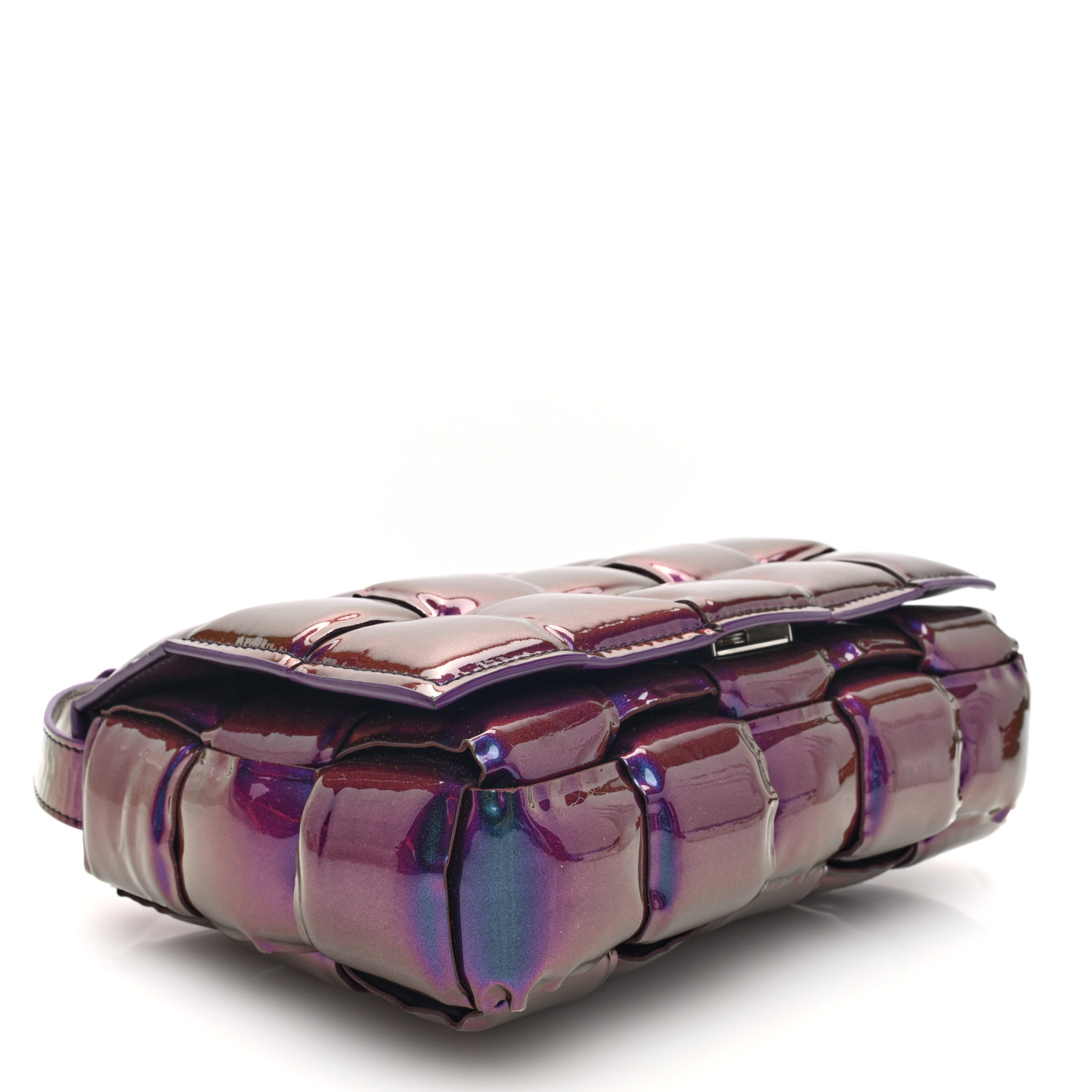 【DISCERNMENT】Cassette Glossy Padding Bag Bottega Veneta Linoleum Padded Cassette Bag ○ Labellov
