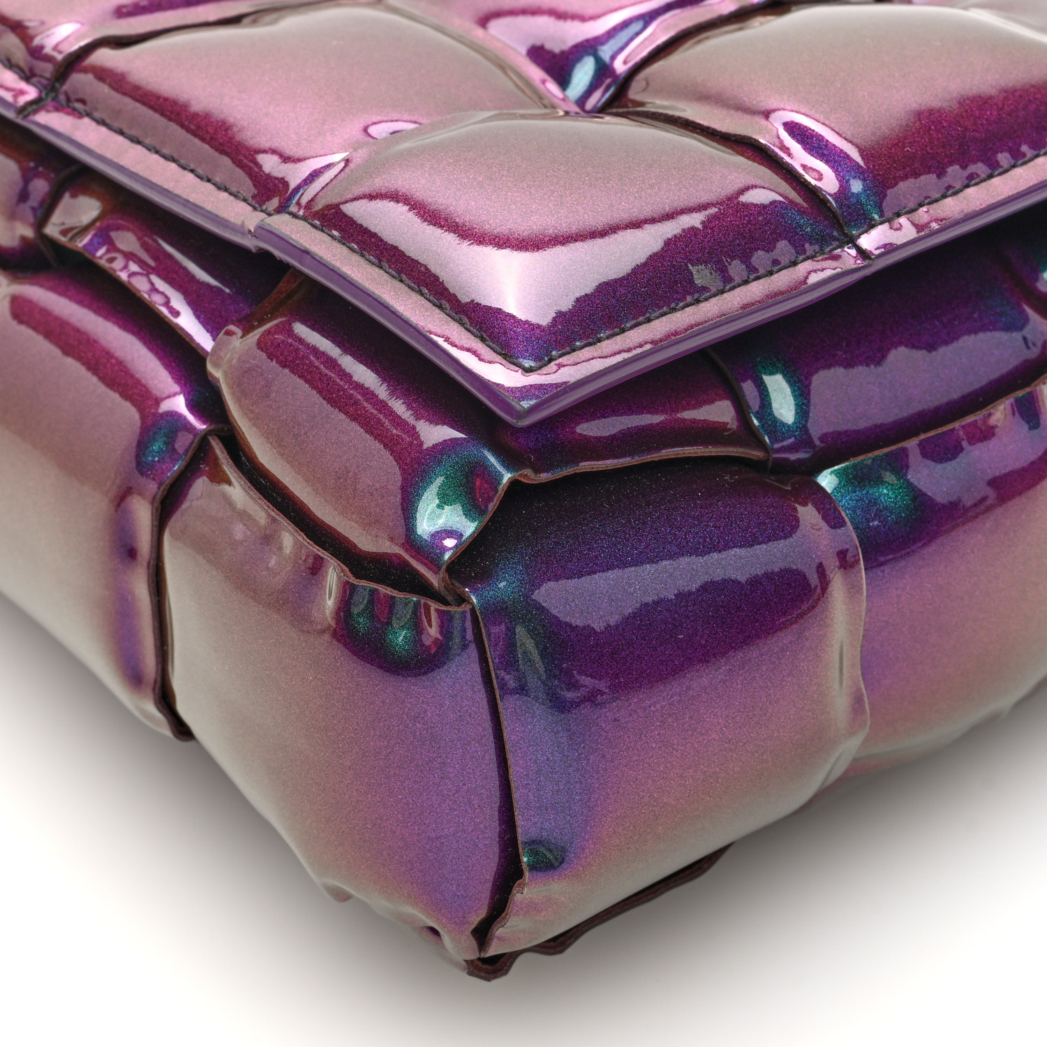 【DISCERNMENT】Cassette Glossy Padding Bag BOTTEGA VENETA Cassette Padded Crossbody Bag Holographic Purple