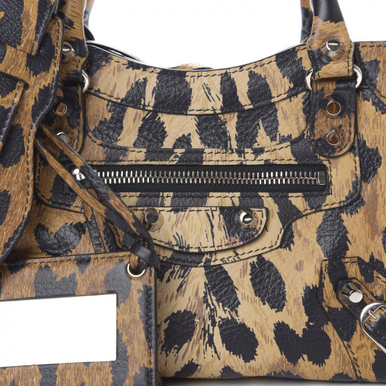送料込 BALENCIAGA Crush Medium Chain Bag With Leopard Print BALENCIAGA Grained Calfskin Leopard Print Papier Mini A4 Zip