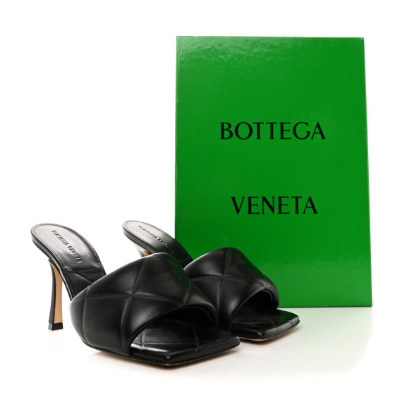 サンダル・ミュール BOTTEGA VENETA   sandal in quilted nappa BOTTEGA VENETA Nappa Quilted Rubber Lido Mule Sandals 37