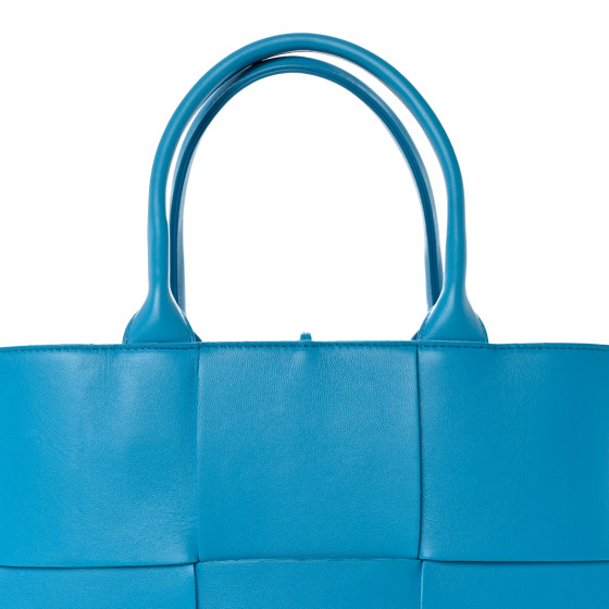 【BOTTEGA VENETA】Intreccio Arco Nappa Small Tote Bag Pool BOTTEGA VENETA Nappa Maxi Intrecciato Small Arco Tote Pool