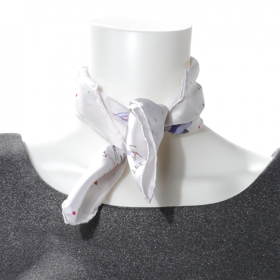 エルメス　スカーフ新品　LES PARISIENNES DE KIRAZ HERMES Silk Les Parisiennes De Kiraz Pocket Square Scarf