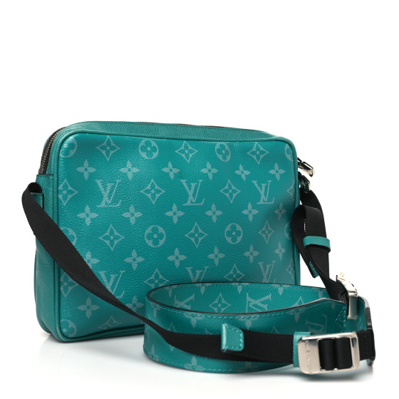 LOUIS VUITTON Taiga Monogram Outdoor Messenger Vert 1706098