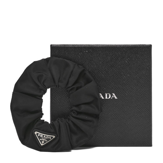 PRADA 黒 ナイロン シュシュ ロゴ付き PRADA Re-Nylon Metal Logo Scrunchie Black 1698029 | FASHIONPHILE