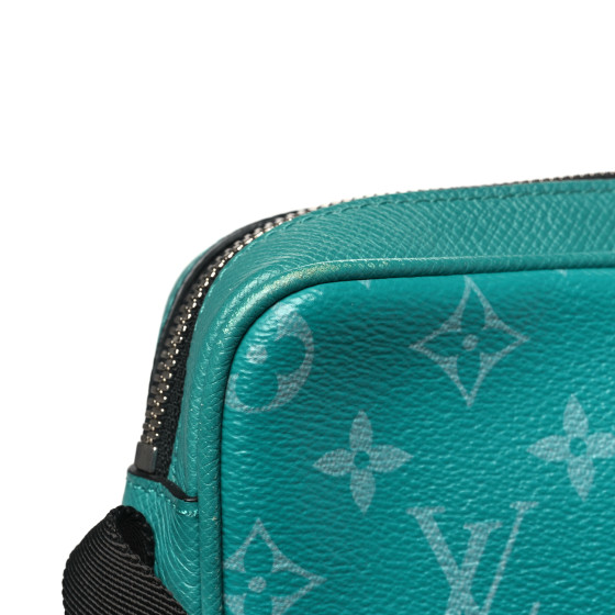 LOUIS VUITTON Taiga Monogram Outdoor Messenger Vert 1706098