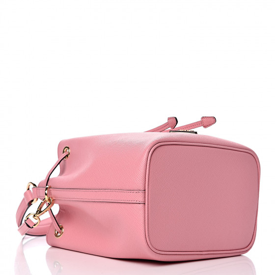 ショルダーバッグ・ポシェット Prada Pink Nylon Bucket Bag Prada // Pink Nylon Tessuto Bucket Bag – VSP Consignment