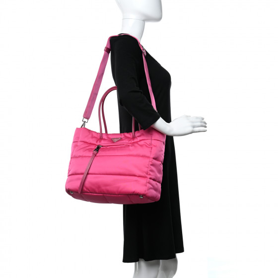 りえぴPrada New Tessuto Bomber Tote Bag PRADA Tessuto Bomber Nylon Shopping Tote Bag Black