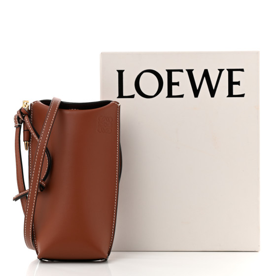 【LOEWE】ゲートポケット/RUST LOEWE Smooth Calfskin Gate Pocket Rust 1695990 | FASHIONPHILE