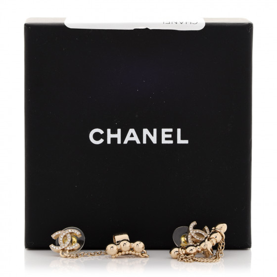 ◆煌めくゴールドCC◆シャネル Cuff CHANEL Metal Crystal CC Chain Cuff Earrings Gold 940898