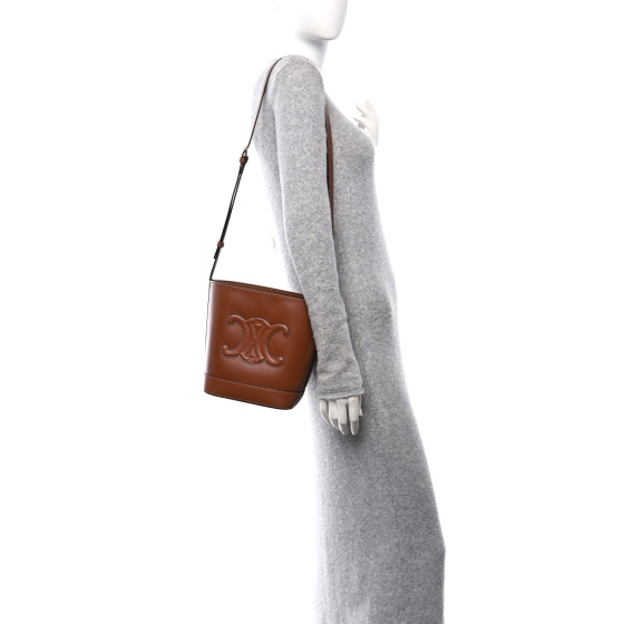 【国内発送】SMALL BUCKET CUIR TRIOMPHE IN SMOOTH CALFSKIN 113783DU3-04LU_3_SUM23.jpg