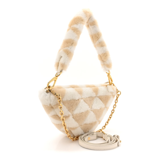 ショルダーバッグ・ポシェット PRADA White Shearling Triangle Crossbody Bag Prada White Shearling Mini Triangle Crossbody Pouch – Modaselle