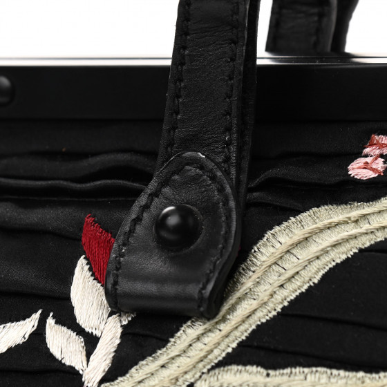 2003SS GUCCI by Tom Ford 和柄刺繍シルクスカーフ 00s 2003SS GUCCI by Tom Ford 和柄刺繍シルクスカーフ 00s Spring