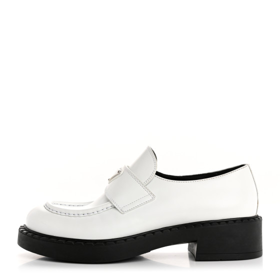 PRADA ヒール　38サイズ PRADA Brushed Calfskin Metal Triangle Logo 20mm Loafers 39.5