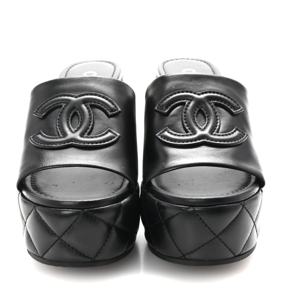 CHANEL ブラック クロッグサンダル 37 CHANEL Lambskin Quilted CC Platform Mules 37 Black 1701398