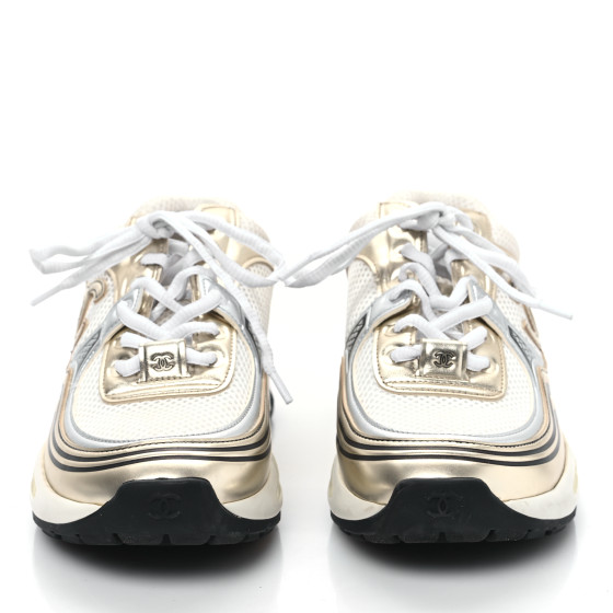 輝きを支える足元☆【CHANEL】Trainers Fabric & Laminated Chanel Women's Fabric & Laminated White & Silver Low Top