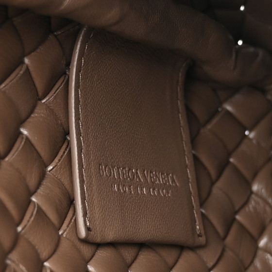 ショルダーバッグ・ポシェット BOTTEGA VENETA Chocolate Nappa Leather Cobble Clutch Bottega Veneta Cobble Mini Leather Top-Handle Bag | Neiman
