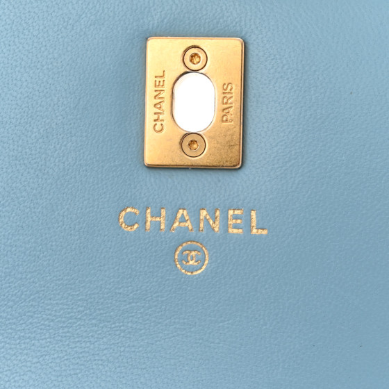 水色が冬にも映える【CHANEL】PHONE HOLDER WITH CHAIN ★19 Chanel Phone Holder with Chain – Elegant Boutique