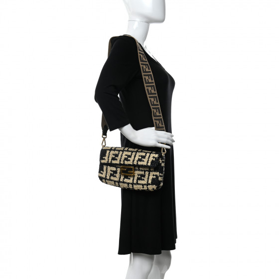 FENDI ラフィア クロシェドローストリング Roll Large Raffia Brown | Fendi