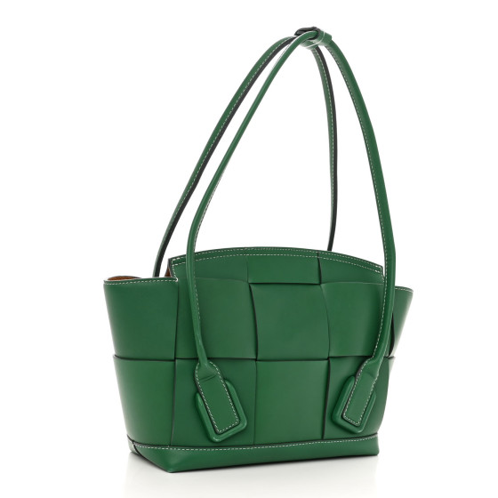 BOTTEGA VENETA French Calfskin Maxi Intrecciato Arco 33