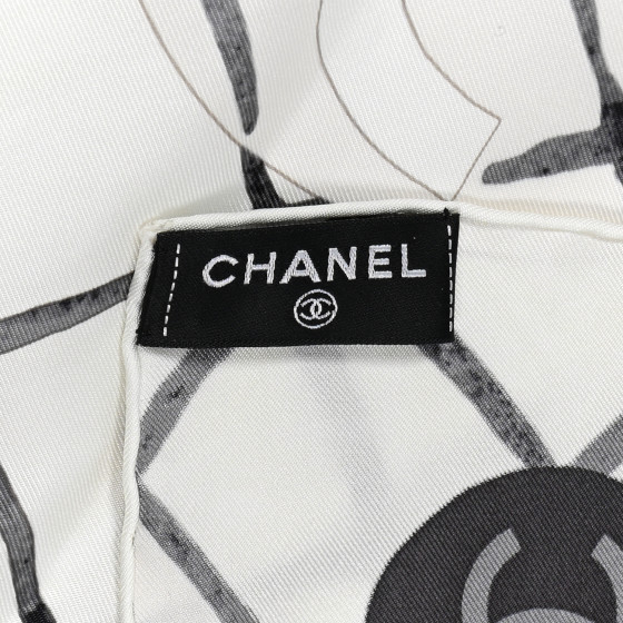 Chanel CCロゴシルク椿スカーフ Black White CHANEL Silk Logo Slim Bandeau Scarf Black White 1355966