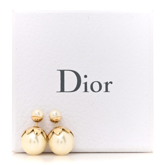CHRISTIAN DIOR Pearl Dior Earrings 1532996 | FASHIONPHILE