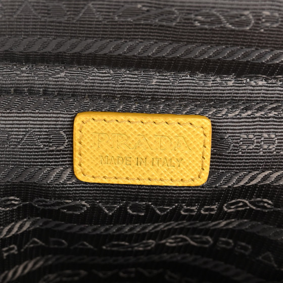 PRADA イエローメッセンジャーバッグ Prada Spring/Summer 2001 Runway Yellow Wide Strap Shoulder