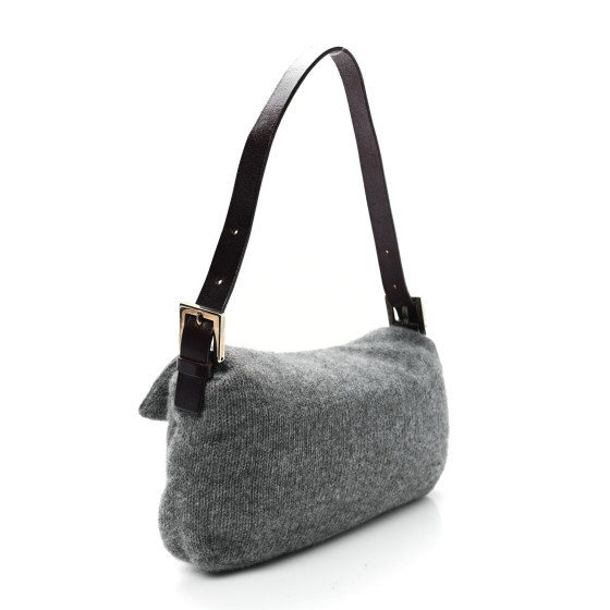 バッグ FENDI GREY KNIT BAGUETTE BAG FENDI Knit Baguette Dark Grey 1673485 | FASHIONPHILE