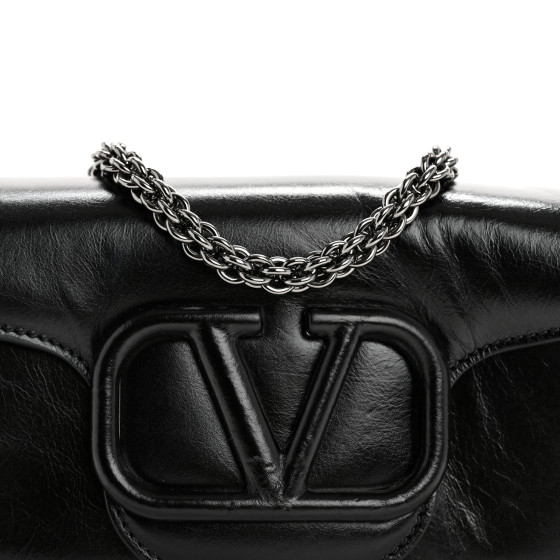 ハンドバッグ VALENTINO BLACK LEATHER LOCO HANDBAG Valentino Garavani Locò Small Shoulder Bag In Calfskin for