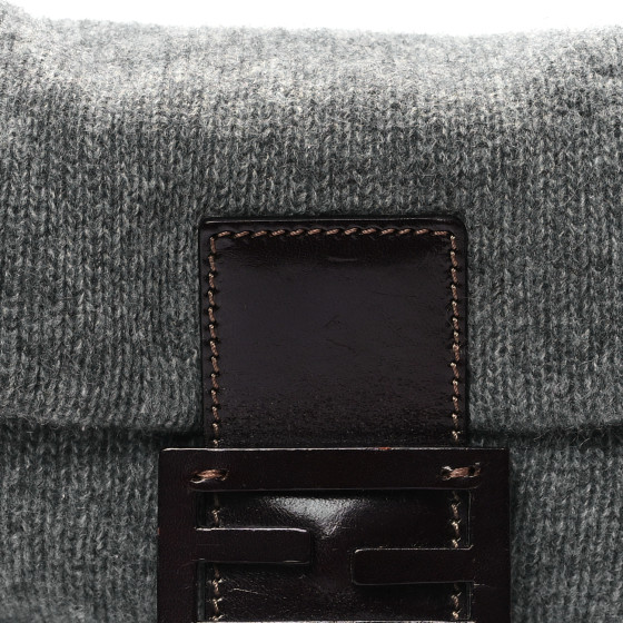 バッグ FENDI GREY KNIT BAGUETTE BAG FENDI Knit Baguette Dark Grey 1673485 | FASHIONPHILE