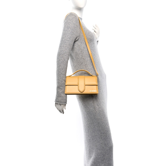 【送料&関税込】Jacquemus Sole - Beige T-shell / Tobacco Len 23H223BA044-3088-810_13.jpg