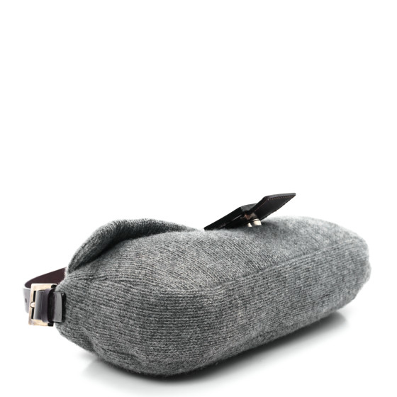 バッグ FENDI GREY KNIT BAGUETTE BAG FENDI Knit Baguette Dark Grey 1673485 | FASHIONPHILE
