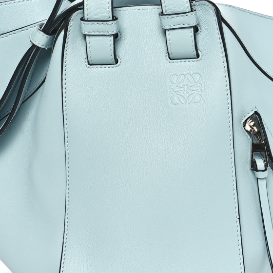 ショルダーバッグ・ポシェット LOEWE Medium Hammock Bag in Classic Calfskin in Aqua LOEWE Calfskin Medium Hammock Shoulder Bag Aqua 1573434