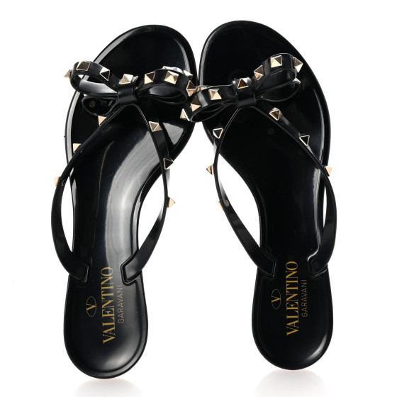 サンダル・ミュール VALENTINO THONG SANDALS Rockstud leather thong sandals in white - Valentino Garavani