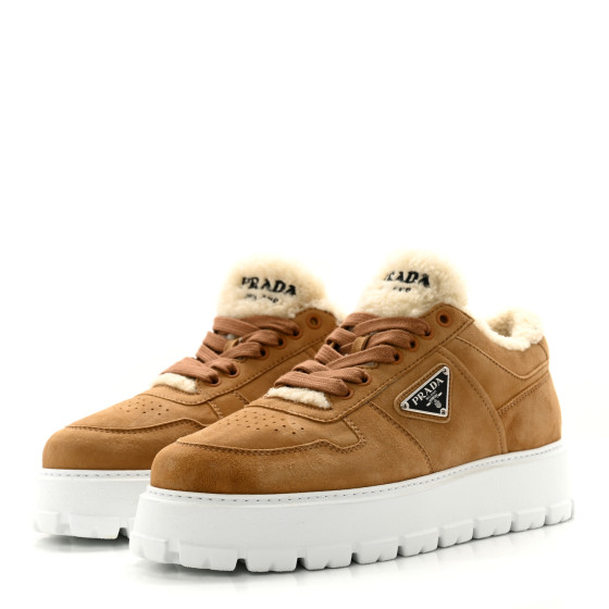 PRADA ベージュ スエード スニーカー PRADA Suede Shearling Triangle Logo Downtown Sneakers 40