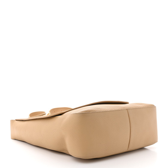 （セレブ御用達）The Row Averyレザーメッセンジャーバッグ THE ROW Avery Flap Messenger Bag in Calf Leather Beige $2600