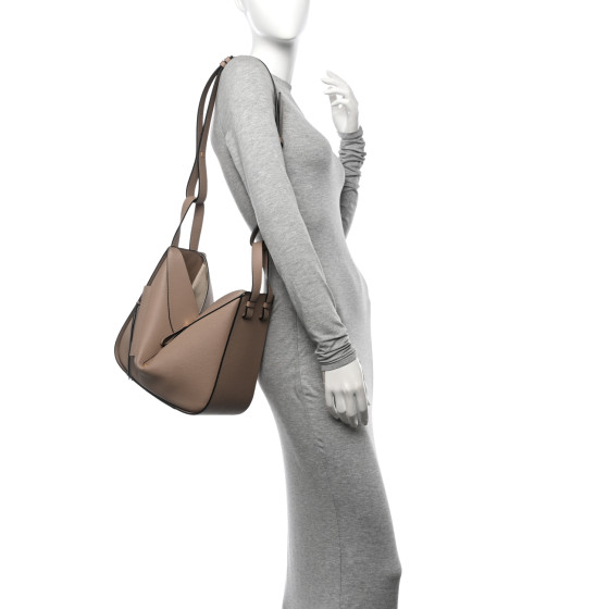 【LOEWE】Small Hammock Bag - Sand LOEWE Calfskin Small Hammock Shoulder Bag Sand 1627231