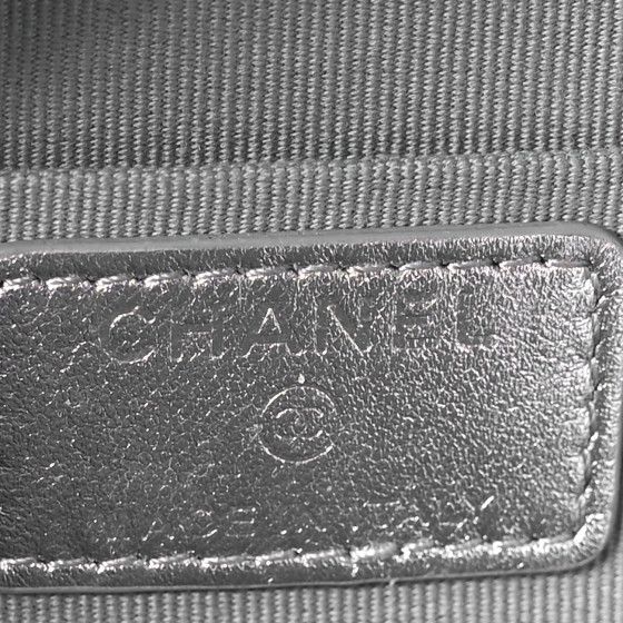 シャネル　12400→ CHANEL Gradient Metallic Lambskin Quilted Like A Wallet