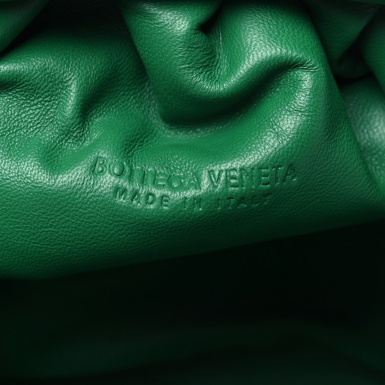 Bottega Veneta　ザポーチ BOTTEGA VENETA Nappa Maxi Intrecciato The Pouch Oversized