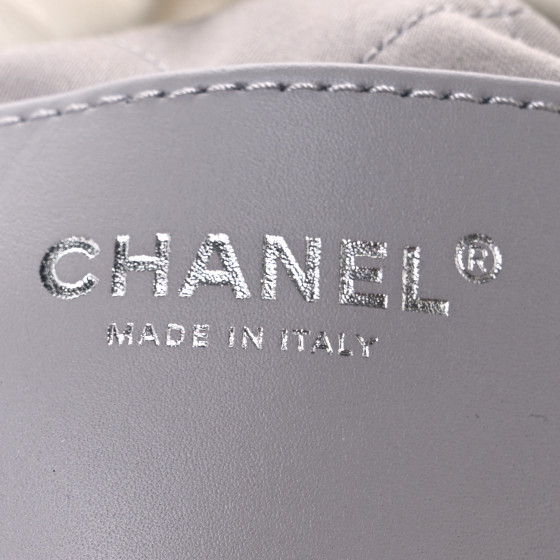 CHANEL 2.55 ミニ シルバー エイジドカーフ キルティング CHANEL Metallic Shaded Calfskin Quilted Mini Chanel 22 White