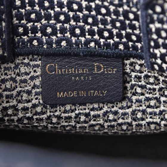 Christian Dior - ディオール　公式図録 2025年最新】ディオール展 図録の人気アイテム - メルカリ